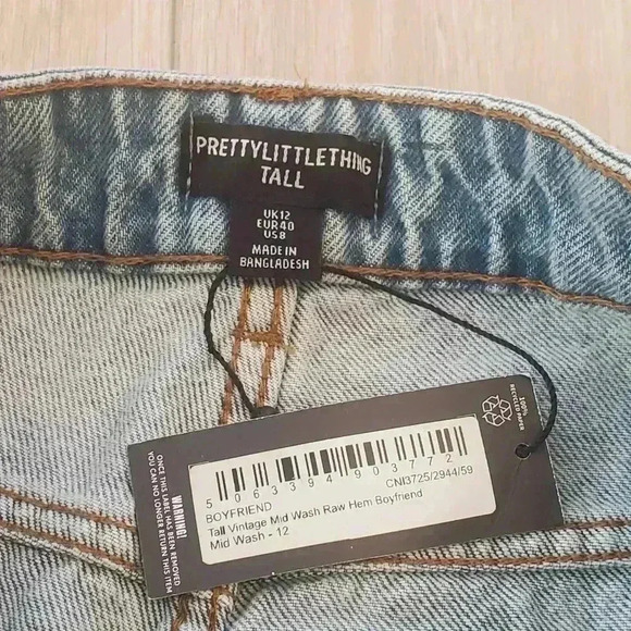 Pretty Little Thing Boyfriend Shorts Tall Vintage Mid Wash Raw Hem Size 8 NWT - Picture 3 of 3